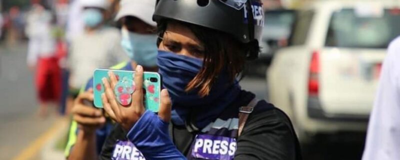 Ma Thuzar is seen covering and live-streaming anti-junta demonstrations (photo: Twitter / RSF).